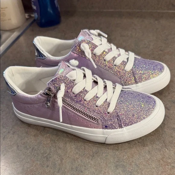 Iridescent Lavender Glitter Low-Top Sneaker - Picture 3 of 6